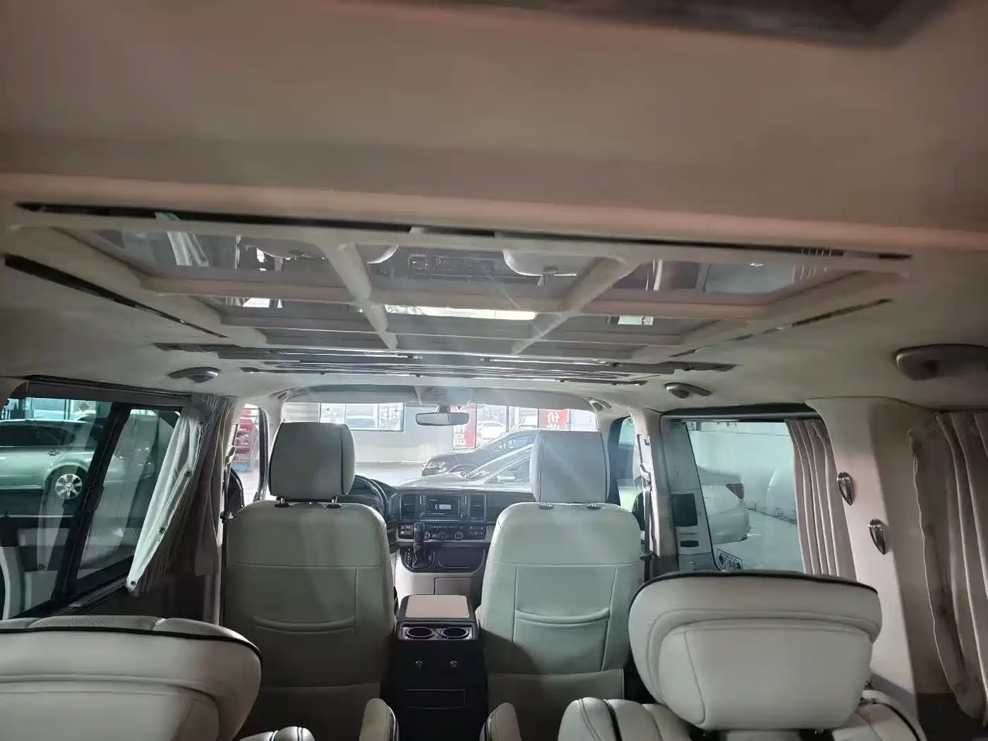Volkswagen Caravelle 2019 2.0TSI 4WD Luxury 7-seater фото 8