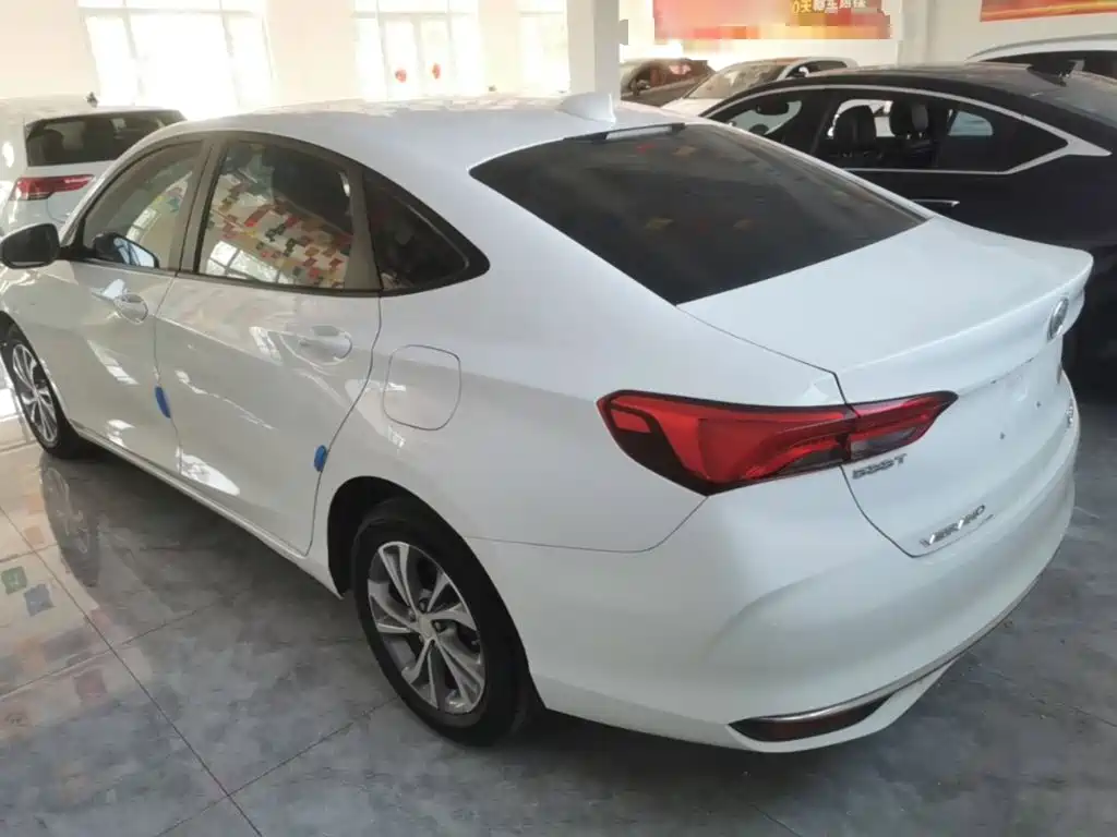 Photo 5 - Buick Verano