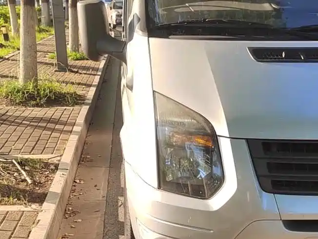 Ford New Generation Transit 2018 2019 2.2T Multi-function Short Wheelbase Medium-Low Roof 6-seat China VI