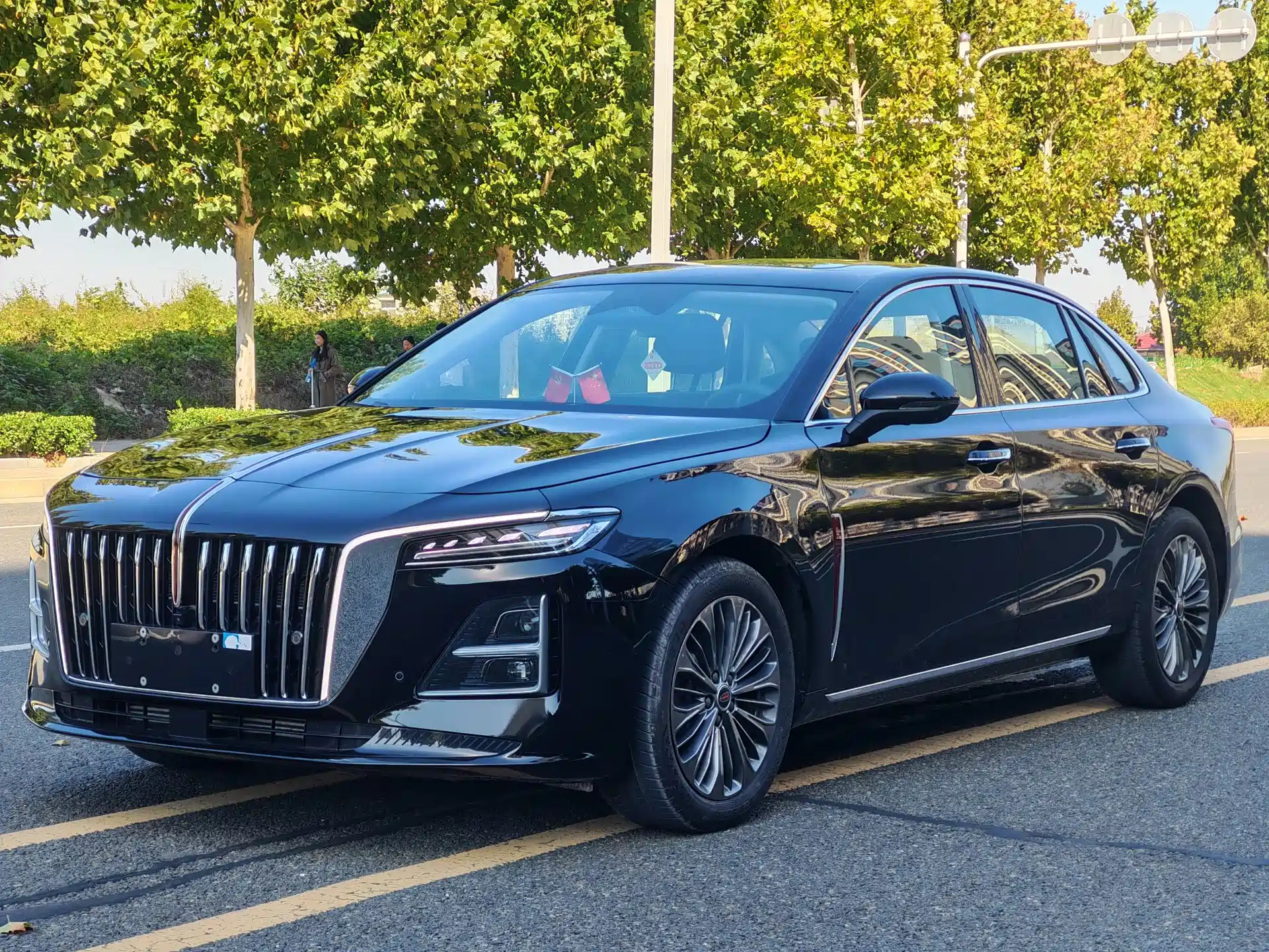 Photo 1 - Hongqi H5