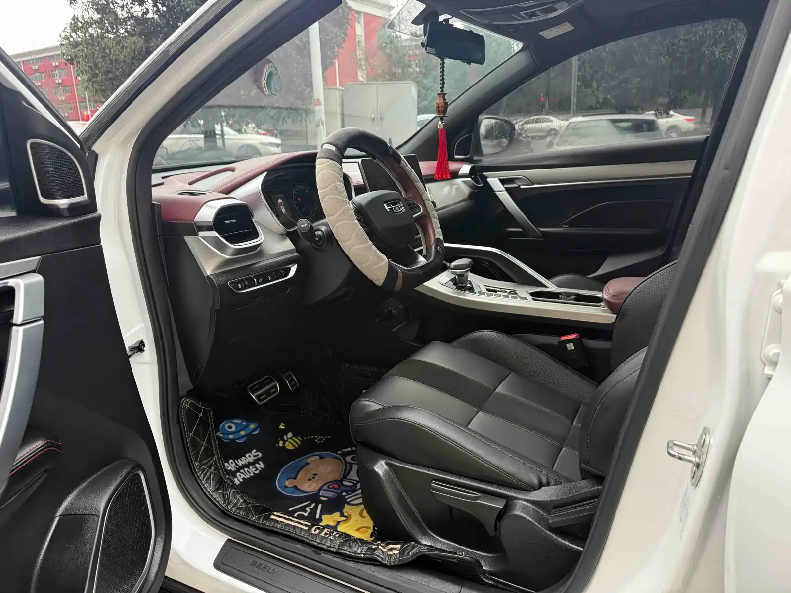 Фото 8 - Geely Coolray