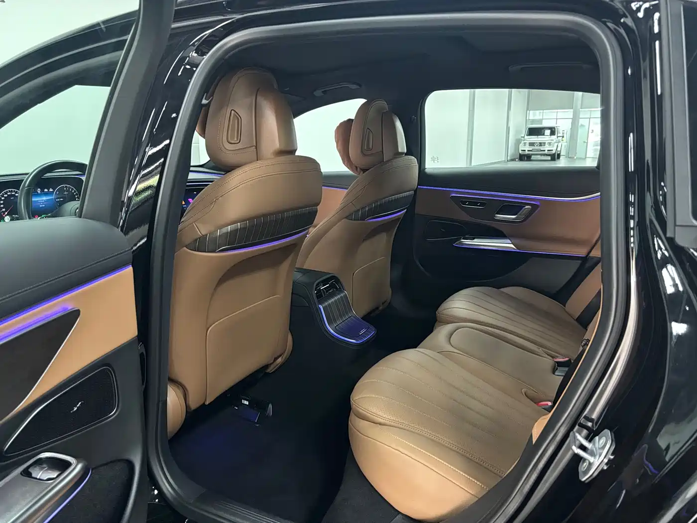 Mercedes-Benz E-Class New Energy 2024 E 350 e L Plug-in Hybrid Sedan фото 8