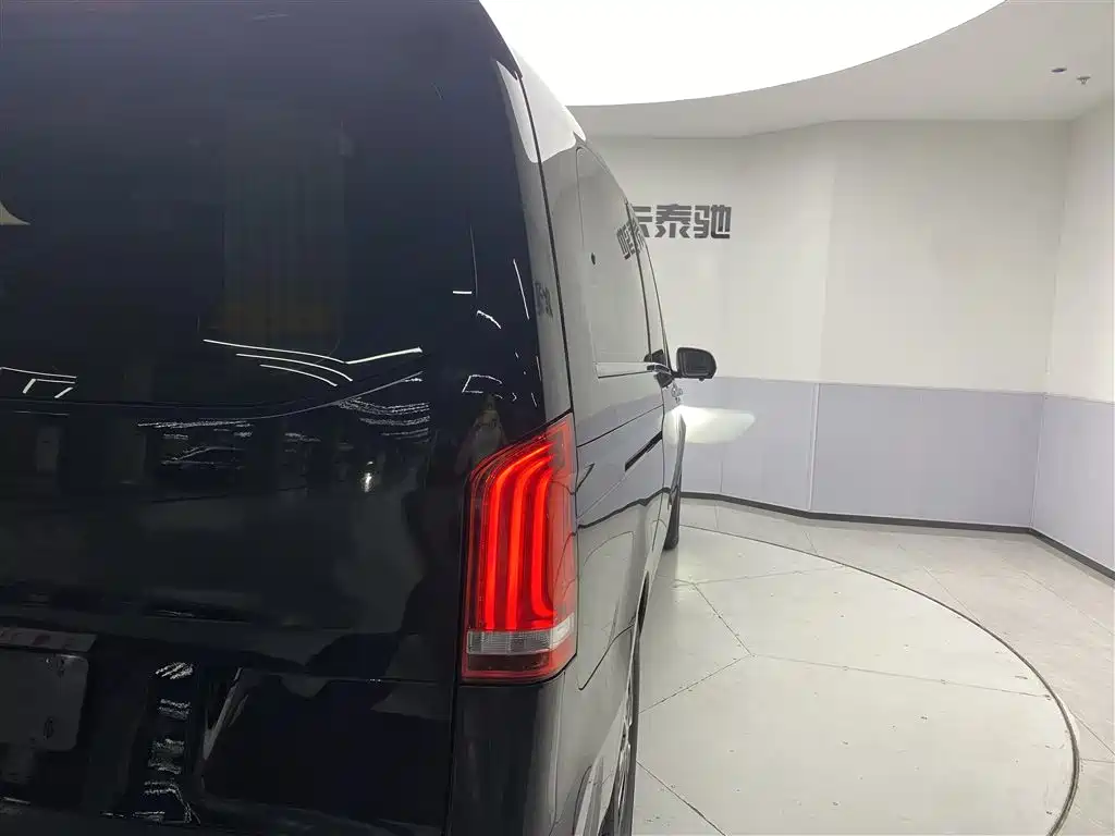 Mercedes-Benz Vito 2023 2.0T Elite 7-Seater фото 26