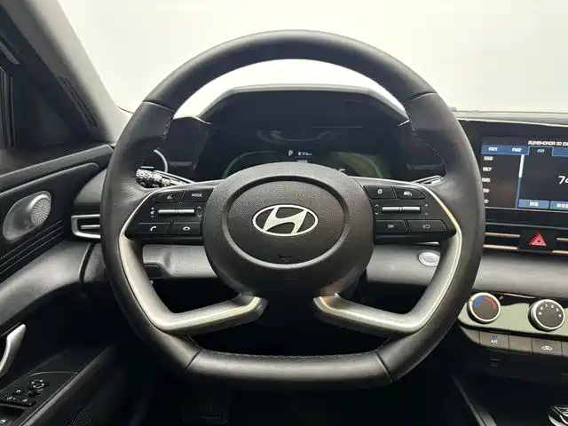 Hyundai Elantra 2023 1.5L CVT GLX Elite Edition фото 11
