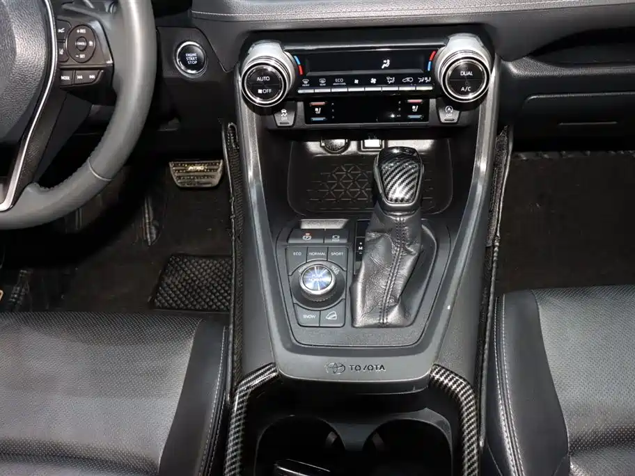 Toyota Wildlander 2020 2.0L CVT AWD Premium Edition фото 15
