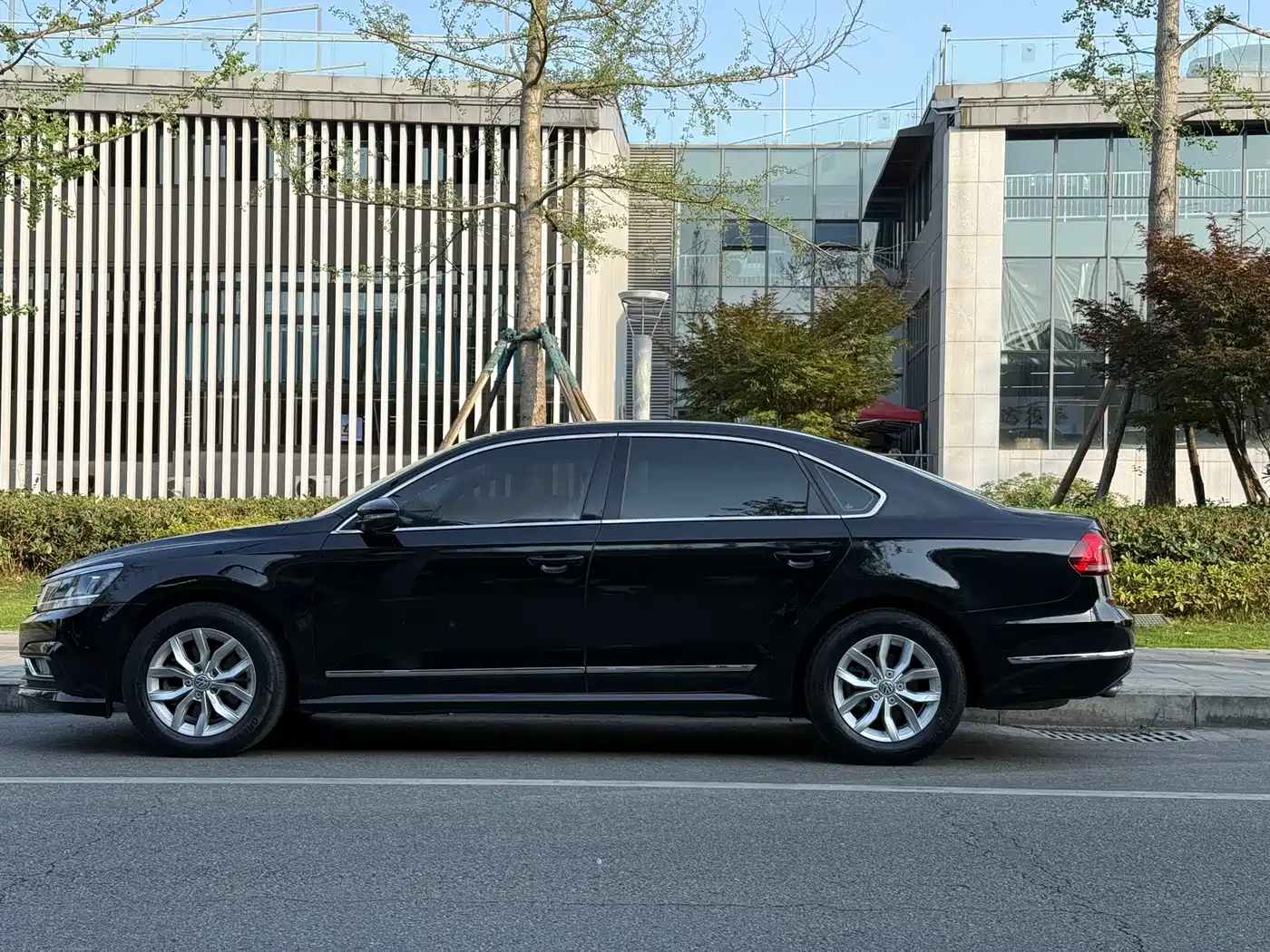 Volkswagen Passat 2017 280TSI DSG Prestige фото 18