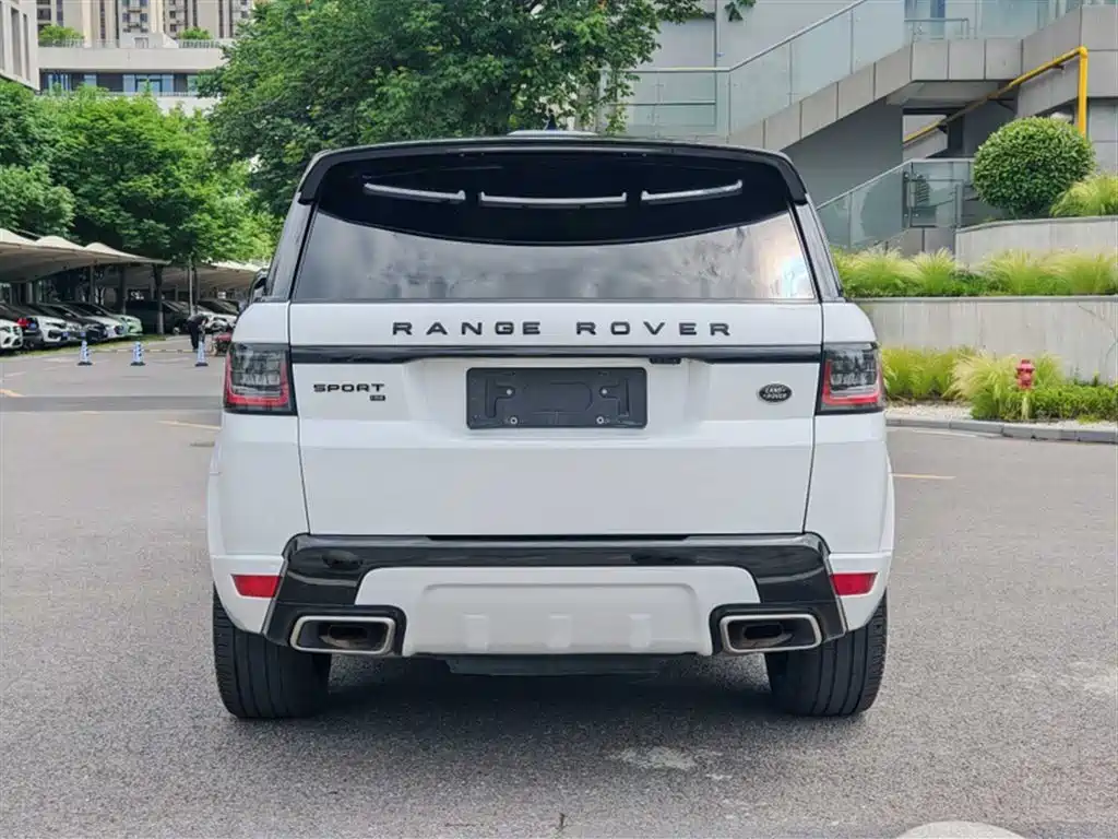 Land Rover Range Rover Sport 2021 3.0 L6 Gloss Black Edition фото 10