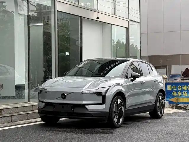 Volvo EX30 2024