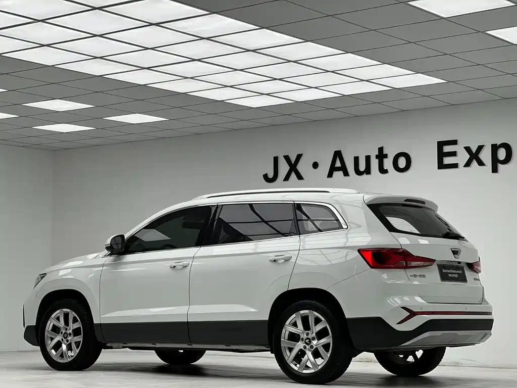 Photo 8 - Jetta VS7