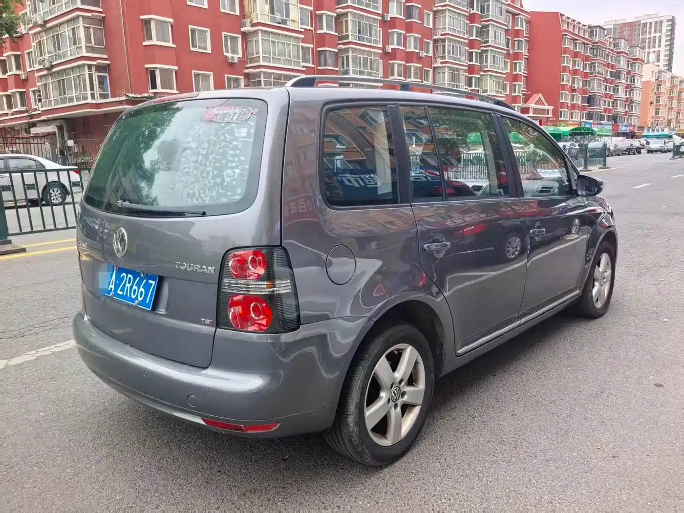 Volkswagen Touran 2013 1.4T DSG Comfort 5-seater фото 4