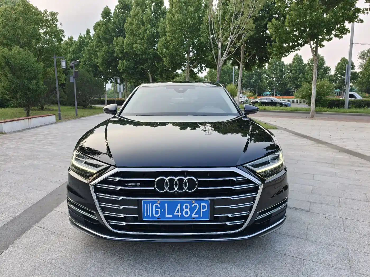 Фото 2 - Audi A8