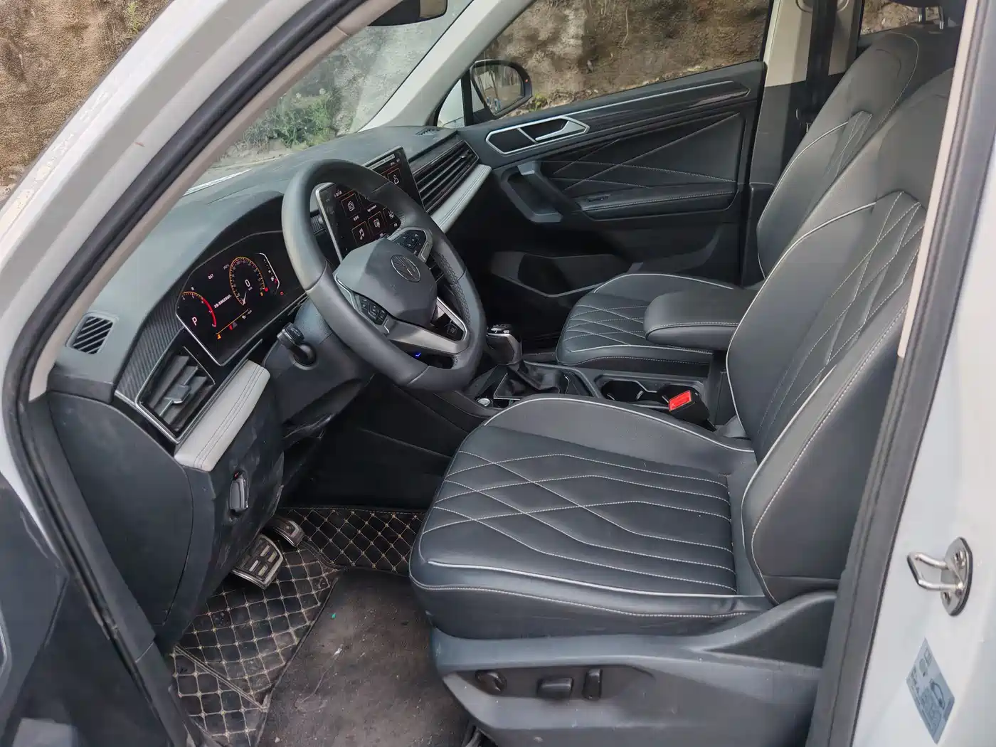 Volkswagen Tiguan L 2024 Outstanding 330TSI Auto 2WD R-Line Dragon Glory Edition фото 4