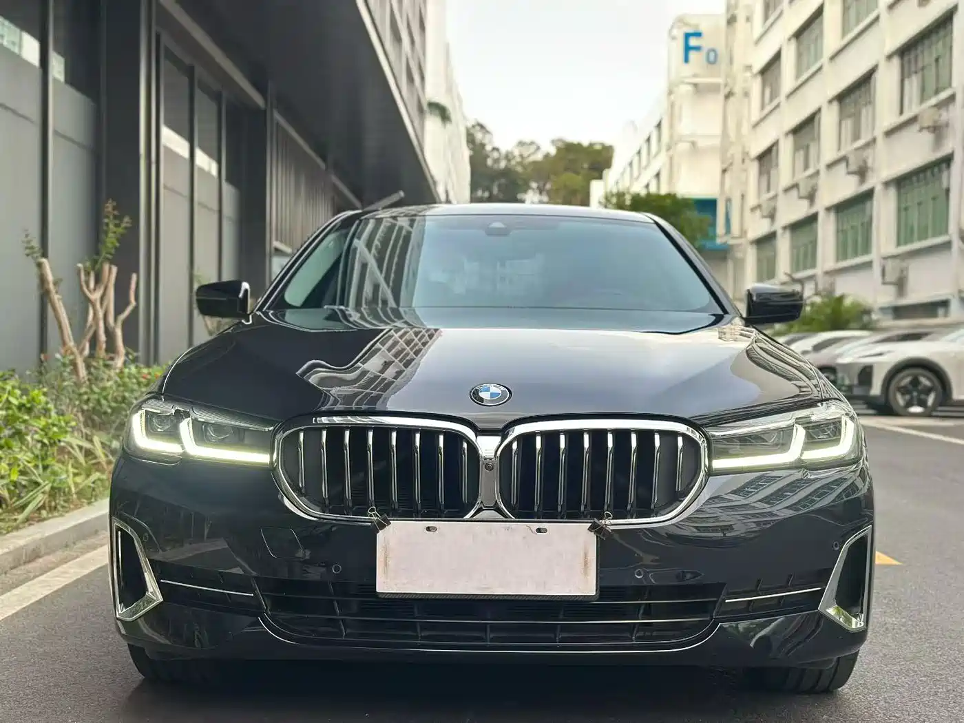 BMW 5 Series 2023 530Li Premium Luxury Package фото 2