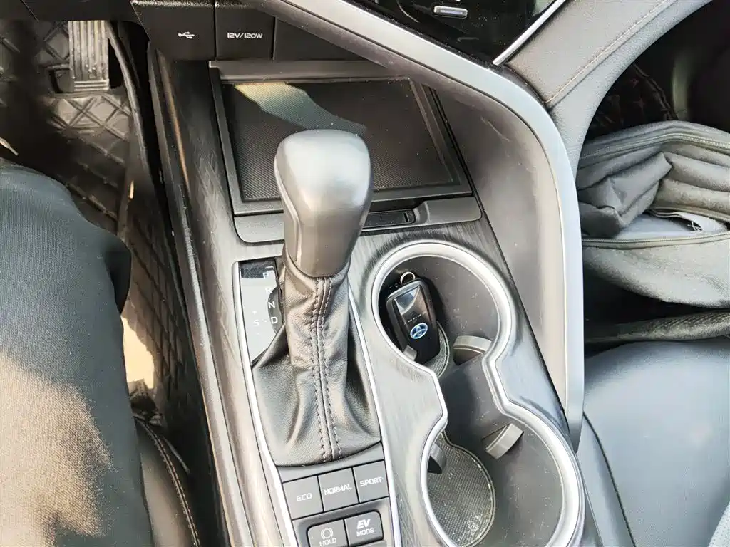 Toyota Camry 2021 Hybrid 2.5HG Luxury Edition фото 10
