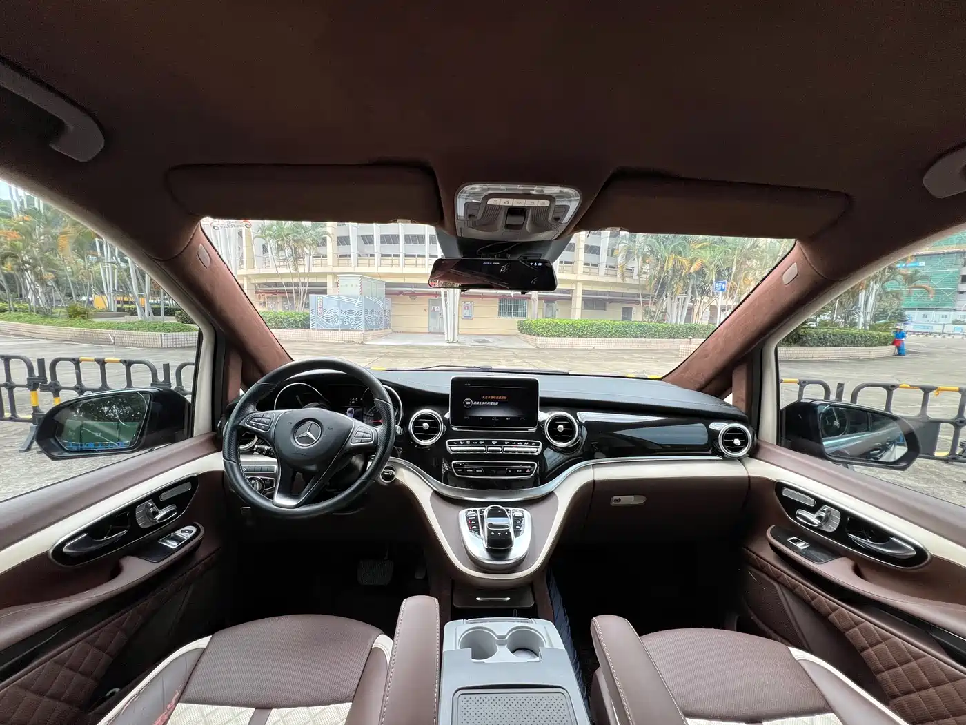 Mercedes-Benz V-Class 2018 V 260 L Premium Long Wheelbase Edition China VI фото 12