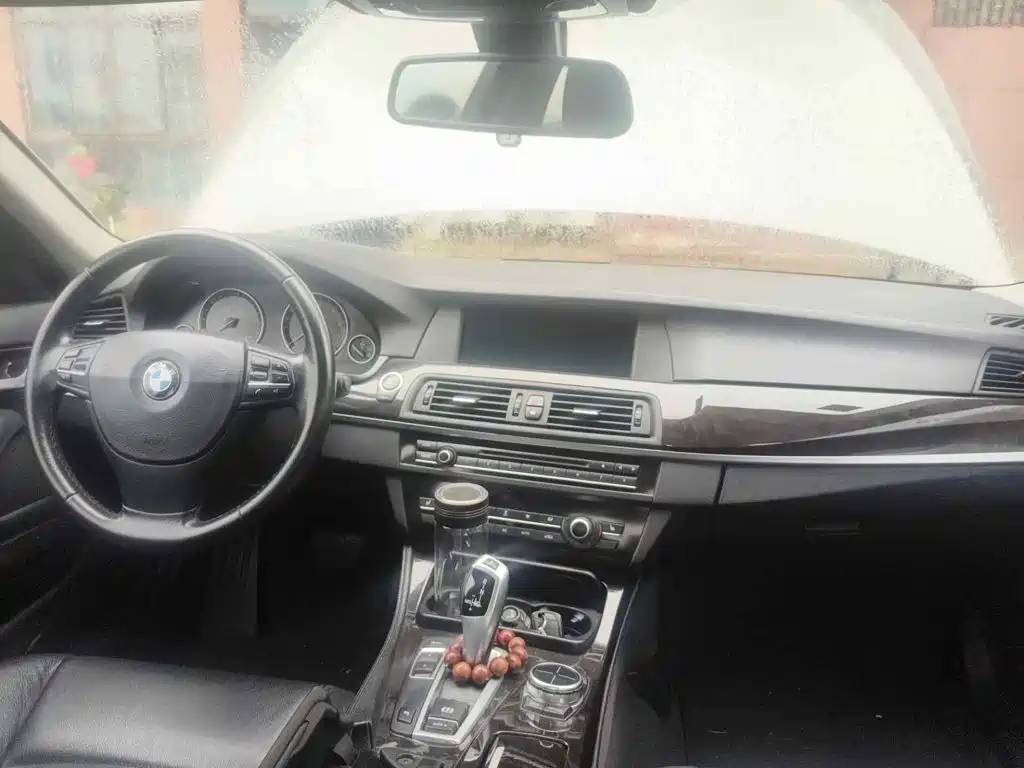 صورة 12 - BMW 5 Series