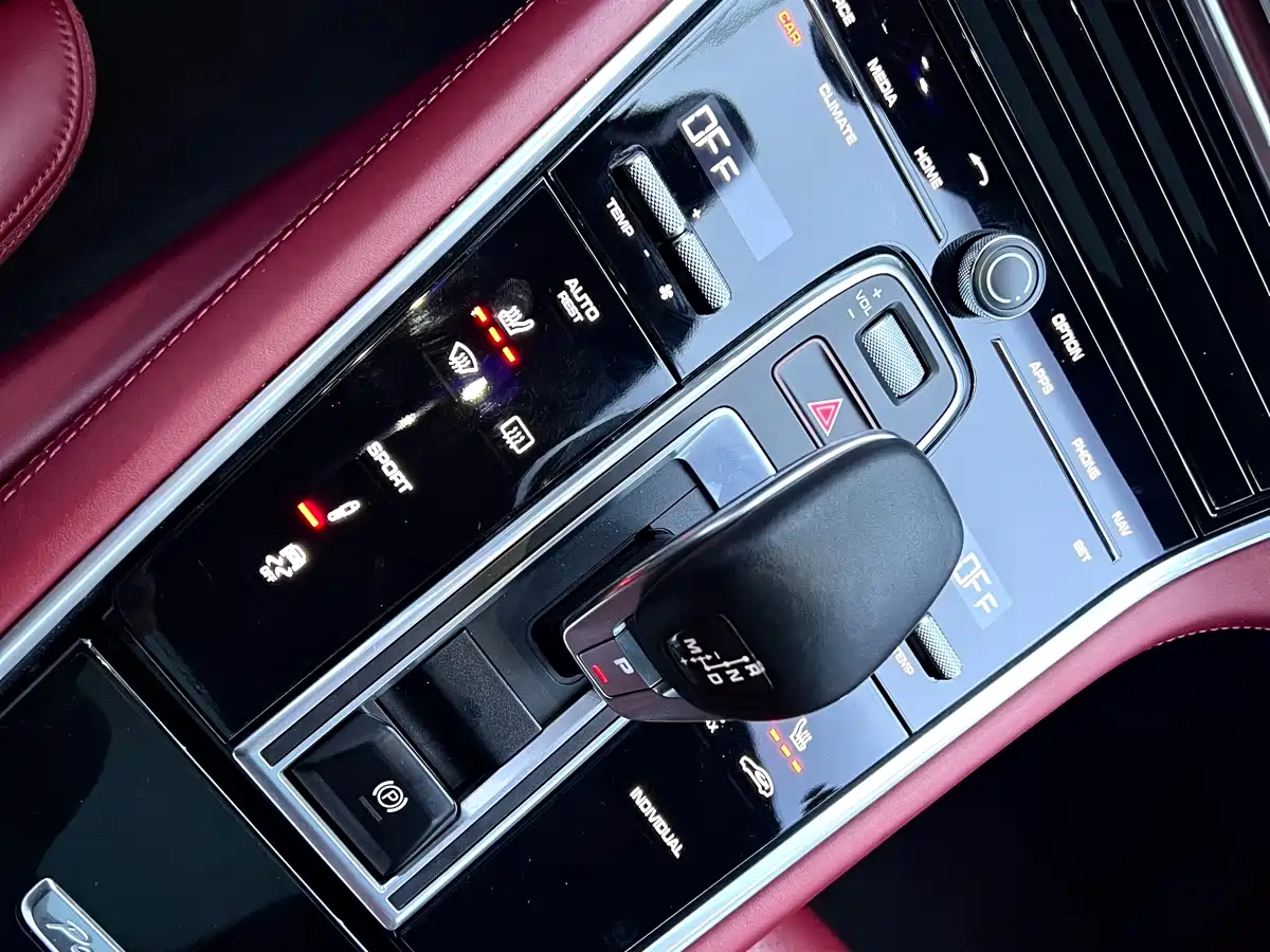 Porsche Panamera 2017 Panamera 3.0T фото 25