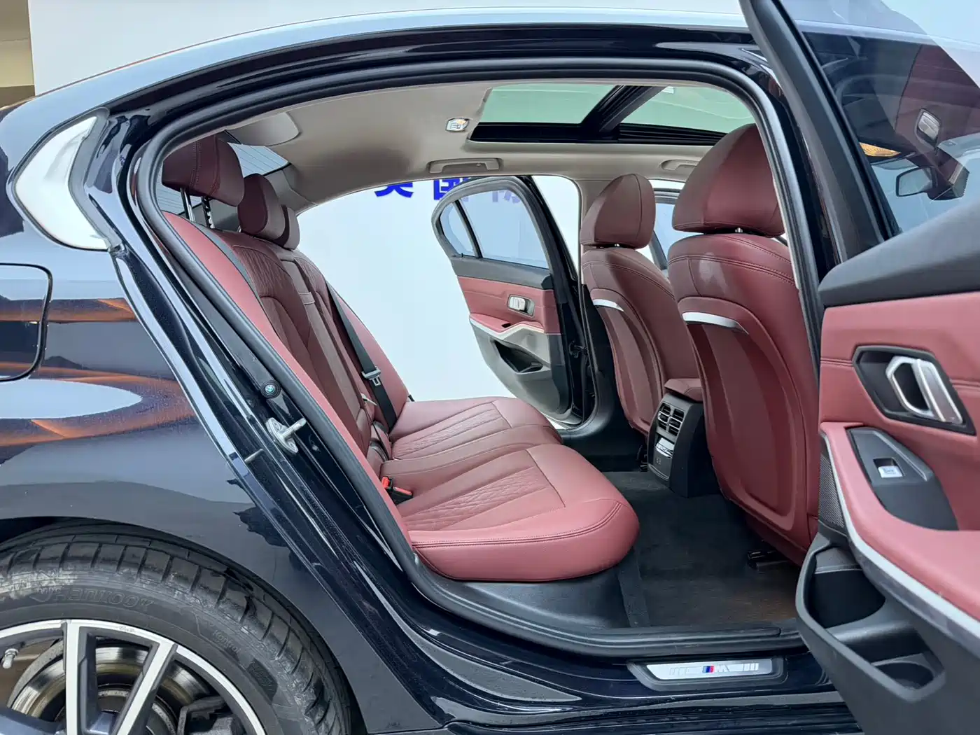 BMW 3 Series 2023 320Li M Sport Package фото 17