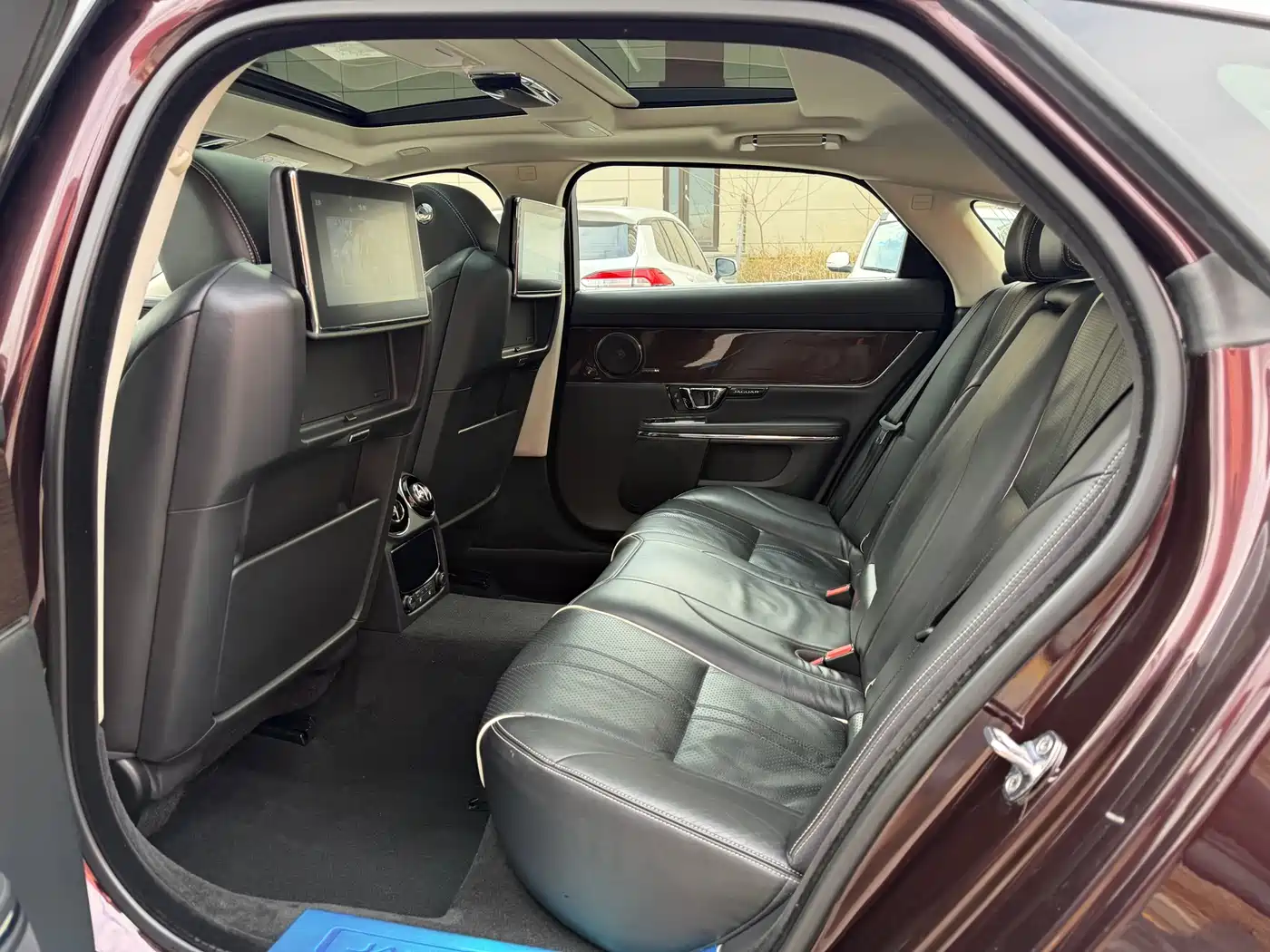 JAGUAR XJ