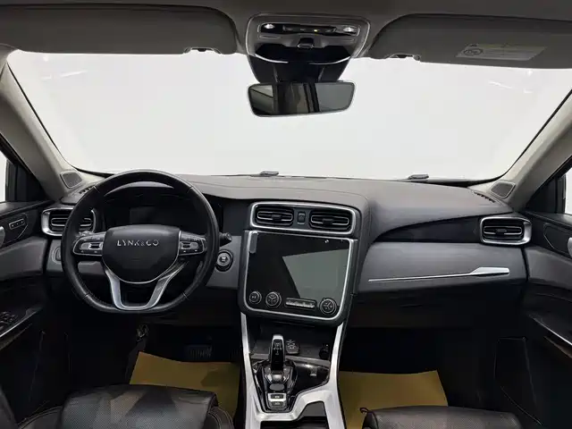 Lynk & Co 01 2019 2.0T 2WD Pro Edition China V фото 11