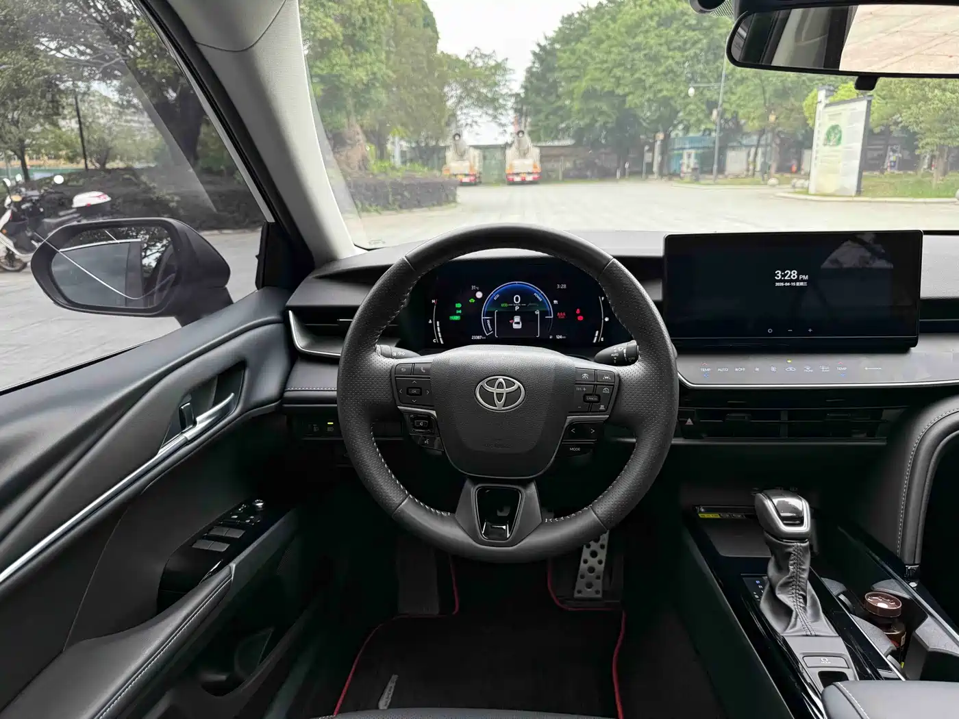 Toyota Camry 2026 Hybrid 2.0HSE Sport Lite Edition фото 9