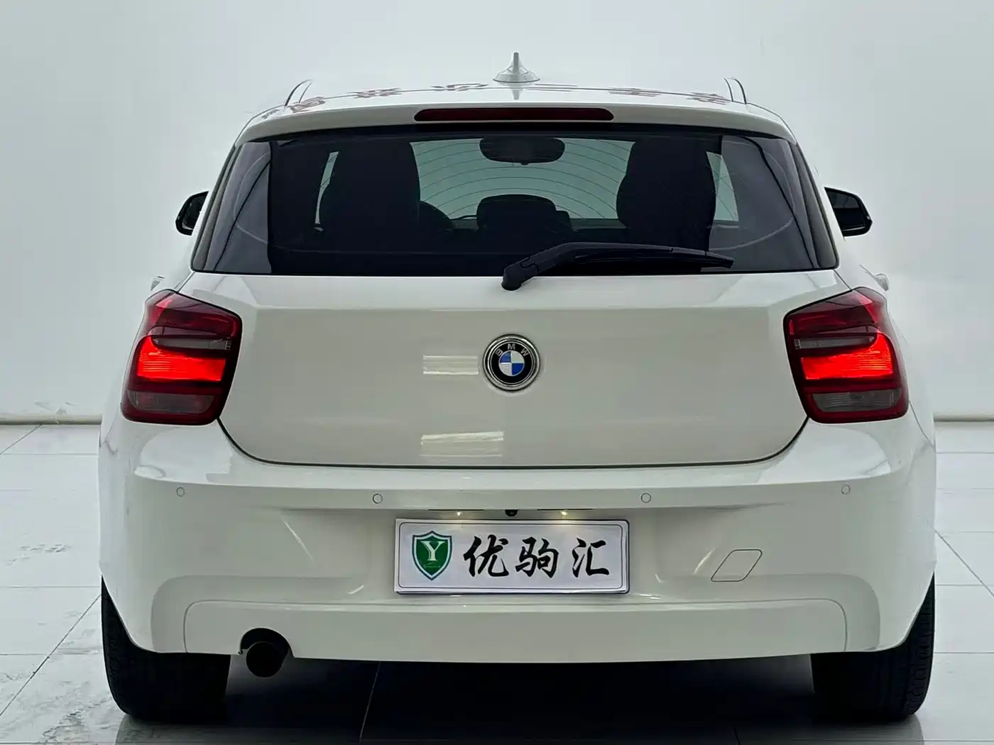 BMW 1 Series (Import) 2013 Facelift 116i Urban Model фото 5