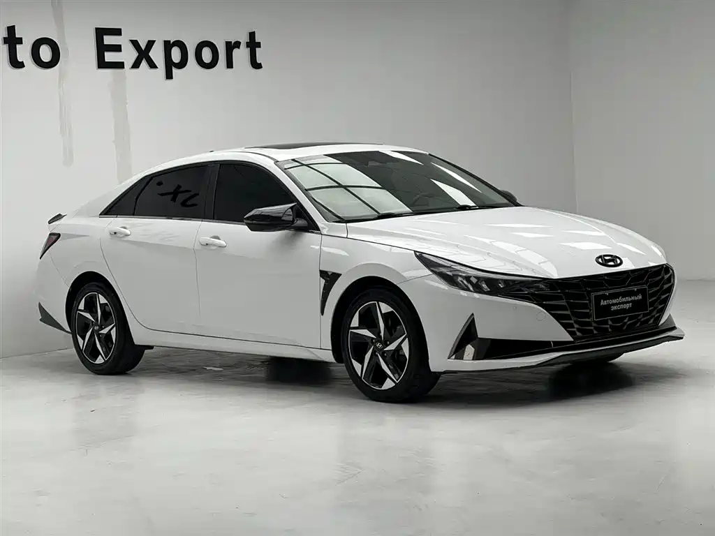 Hyundai Elantra 2022 1.5L CVT LUX Premium Edition фото 3