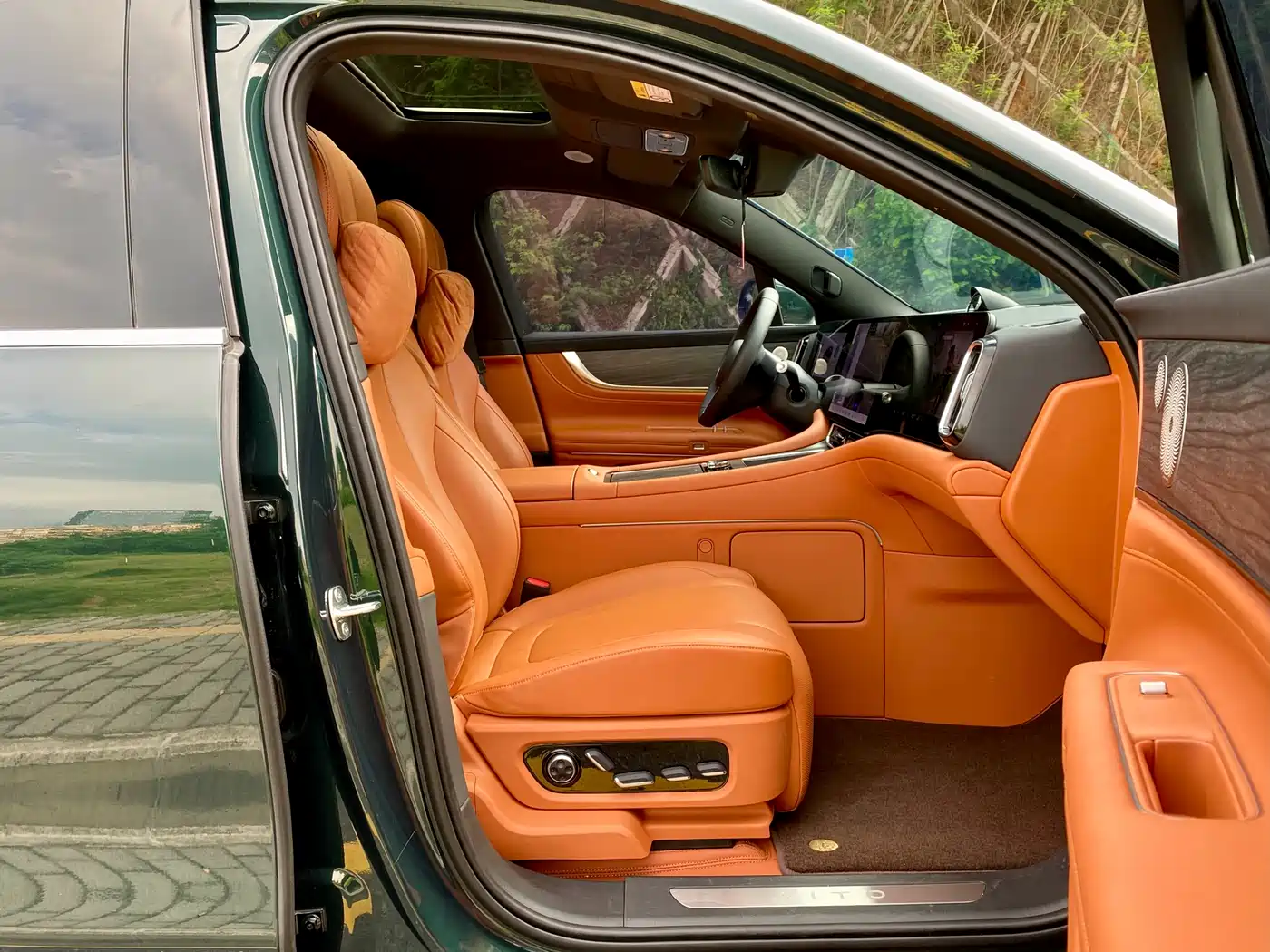 AITO Wenjie AITO M9 2024 Range Extender Max Edition 42kWh 6-seater фото 11