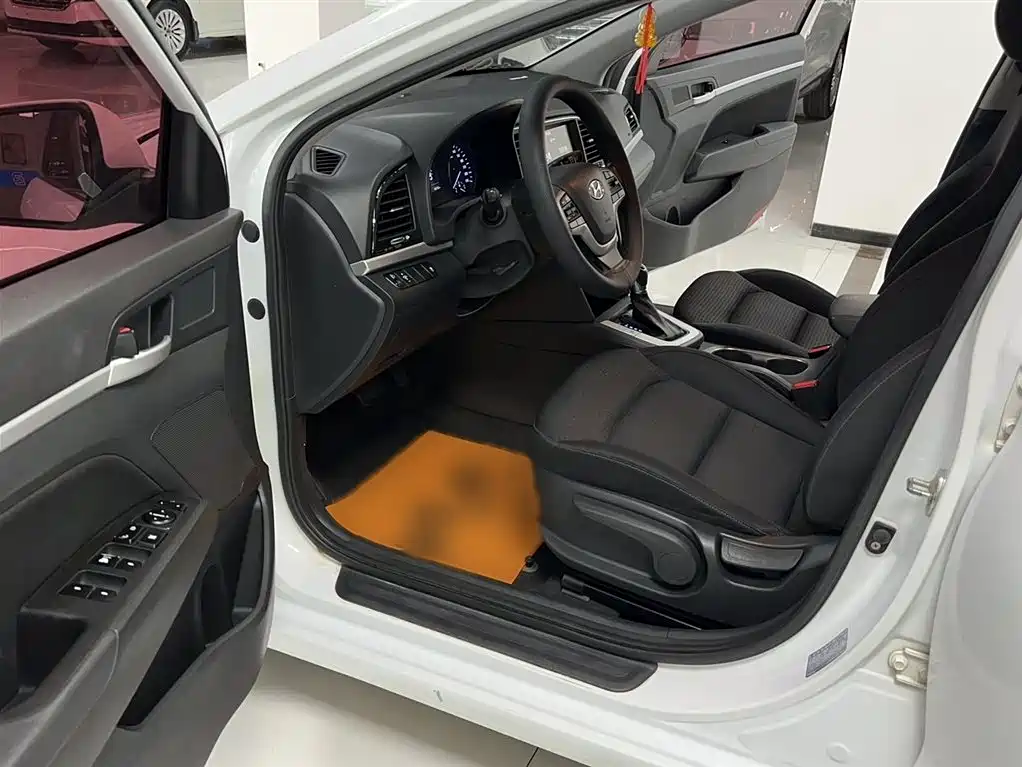 Hyundai Elantra 2016 Model 1.6L Automatic Smart Elite фото 19