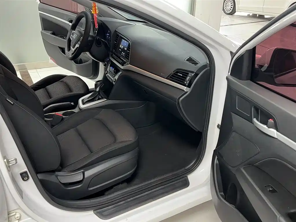Hyundai Elantra 2016 Model 1.6L Automatic Smart Elite фото 20