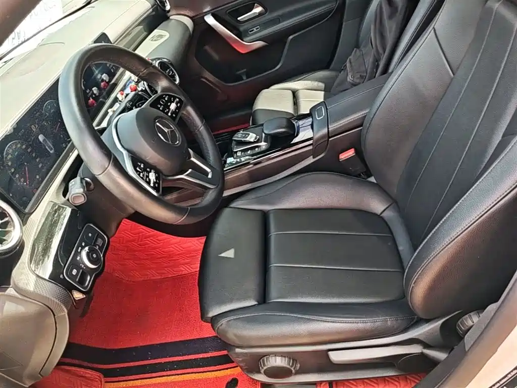 Mercedes-Benz A-Class 2022 A 200 L Sport Sedan Dynamic фото 15