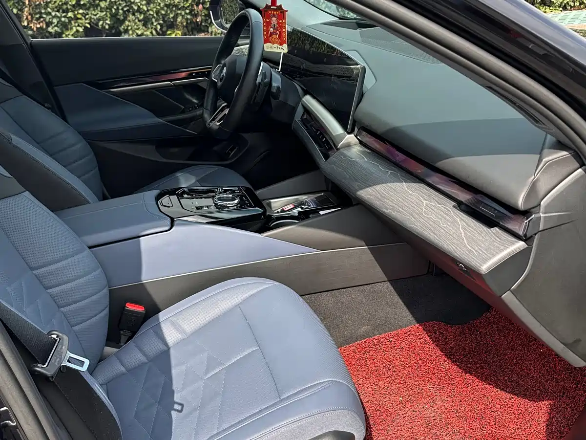 BMW 5 Series 2024 530Li Premium M Sport Package фото 5