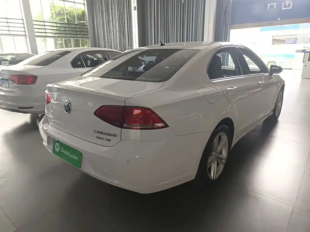 Volkswagen Lamando 2015 280TSI DSG Comfort фото 7