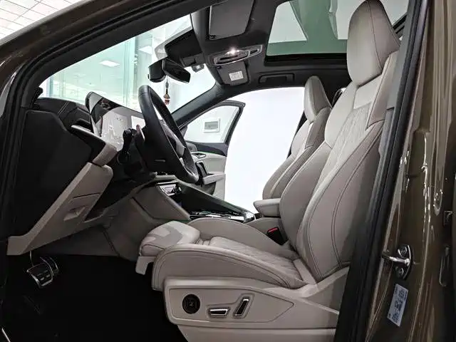 Photo 19 - Audi Q5L