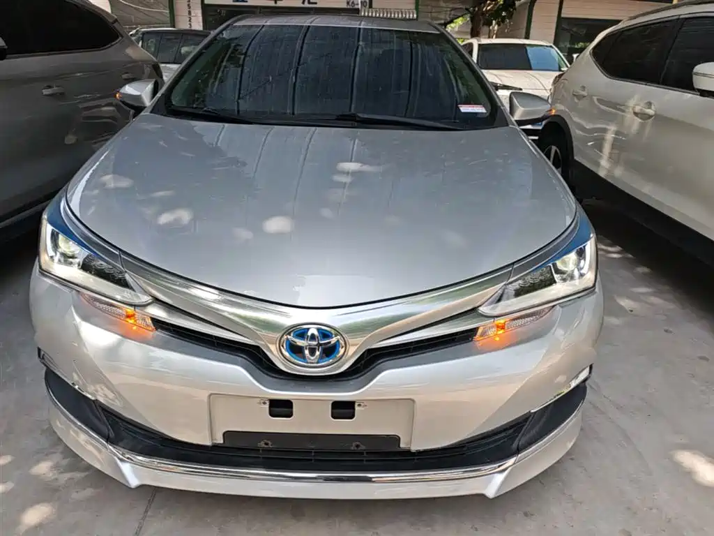 Toyota Corolla 2017 Facelift Hybrid 1.8L E-CVT Elite Edition фото 3