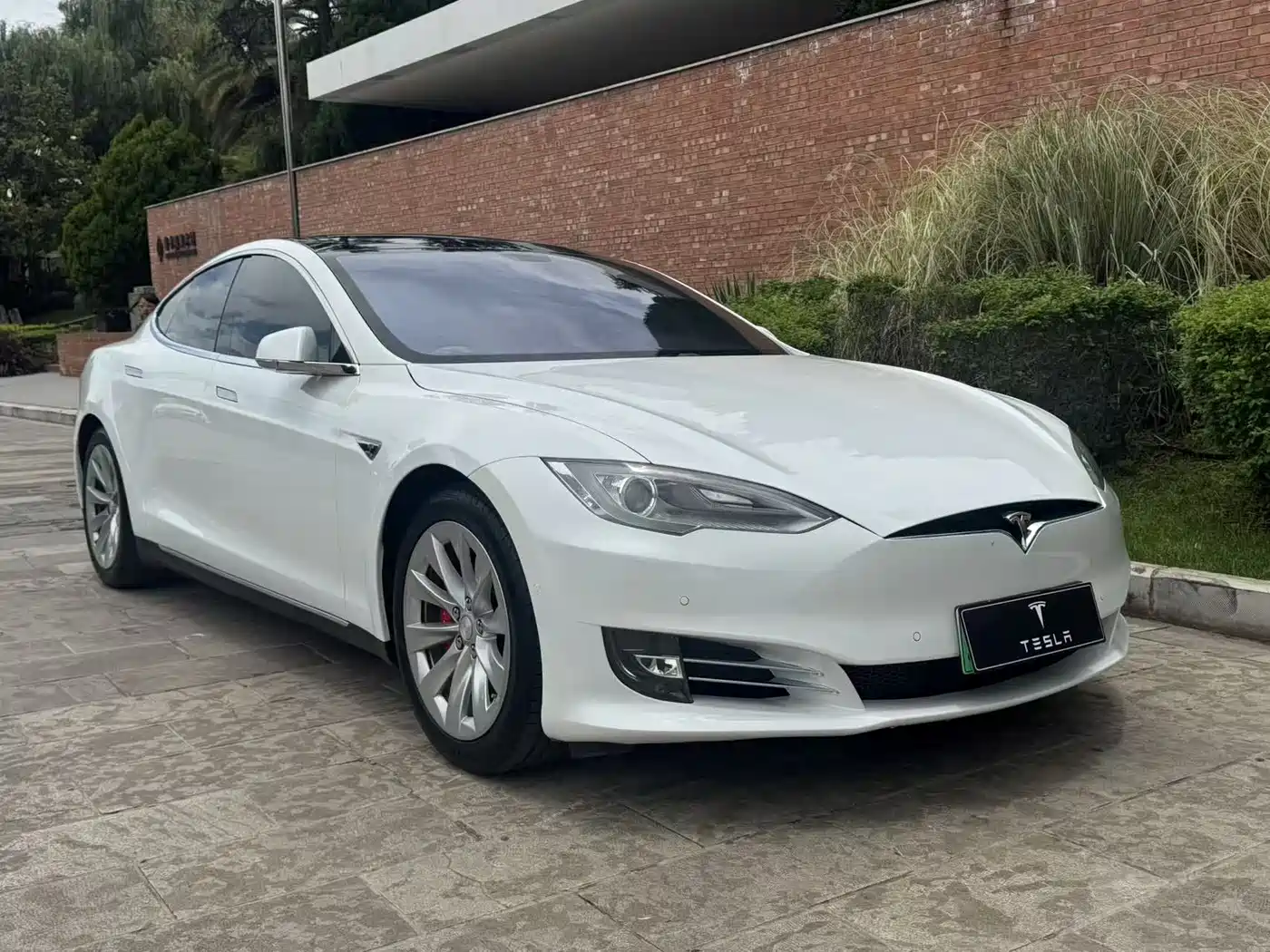 Tesla Model S 2014 2014 Model S P85