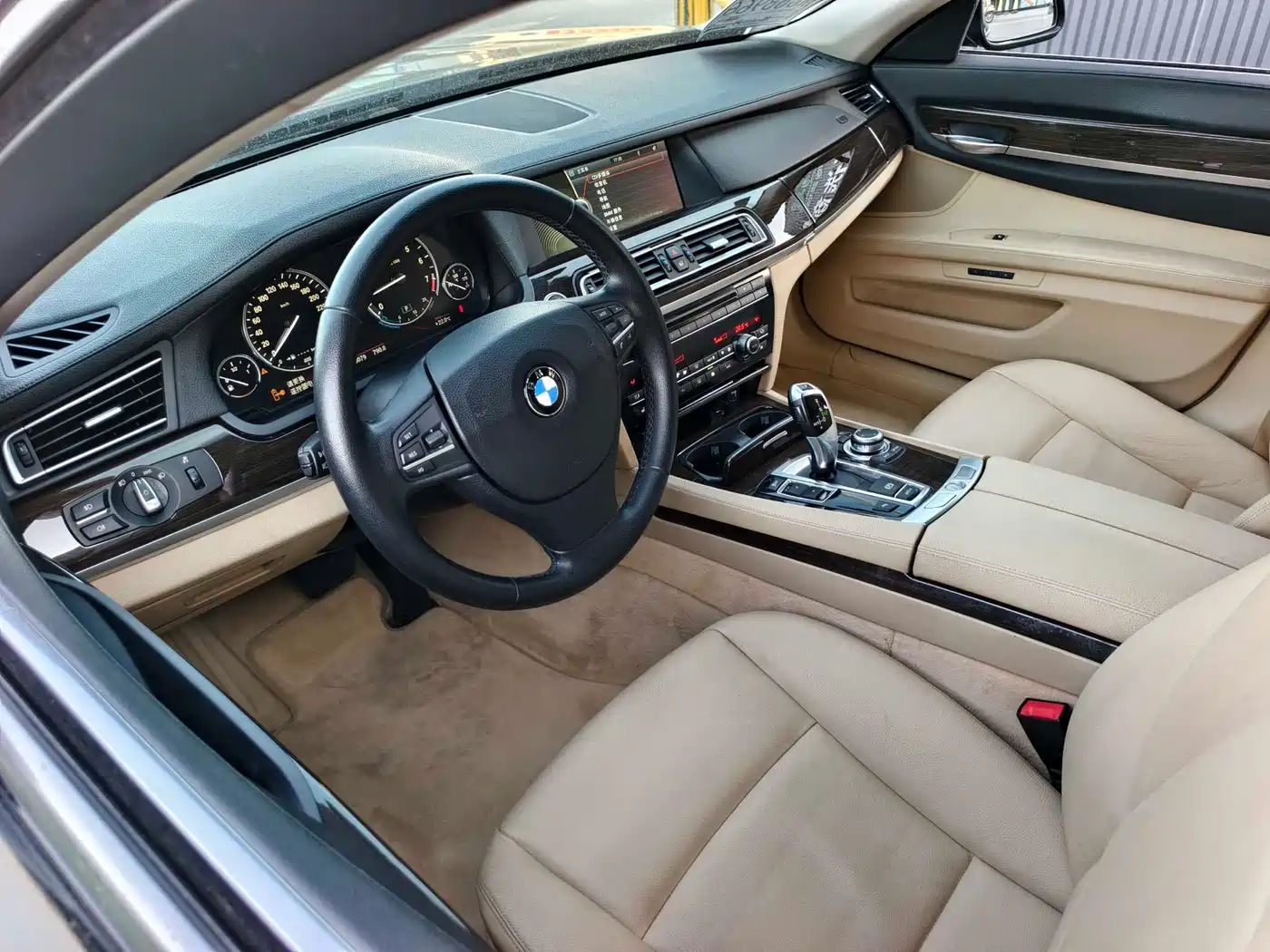 BMW 7 Series 2009 Model 740Li Leading Edition фото 12
