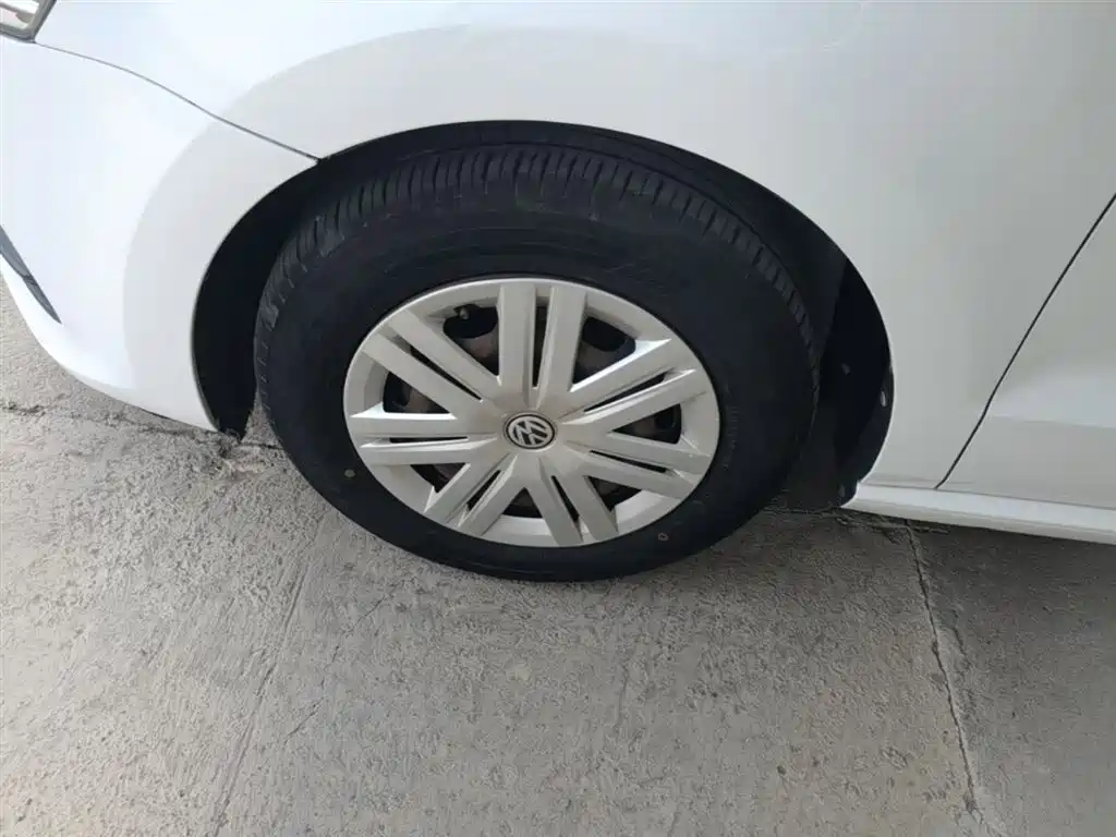 Volkswagen Polo 2016 1.4L Automatic Trend фото 23