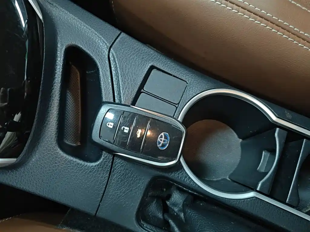 Toyota Levin Twin Engine E+ 2019 1.8PH V E-CVT Luxury Edition фото 9