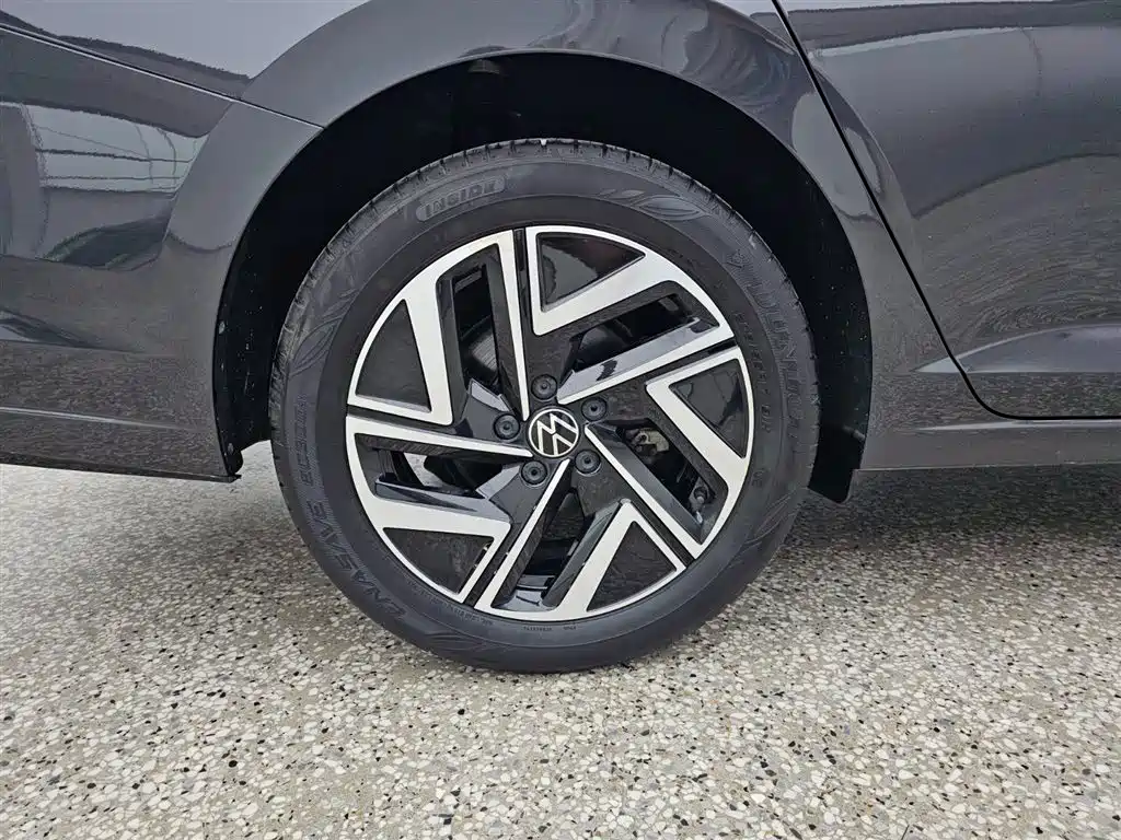 Volkswagen Sagitar 2023 300TSI DSG Surpassing Edition фото 16
