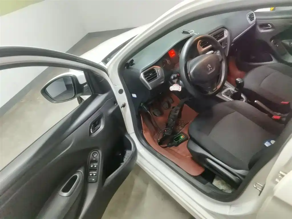 Peugeot 301 2014 1.6L Manual Comfort Edition фото 16