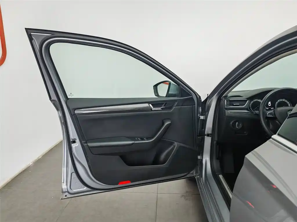 Škoda Superb 2016 TSI330 DSG Smart Edition фото 8