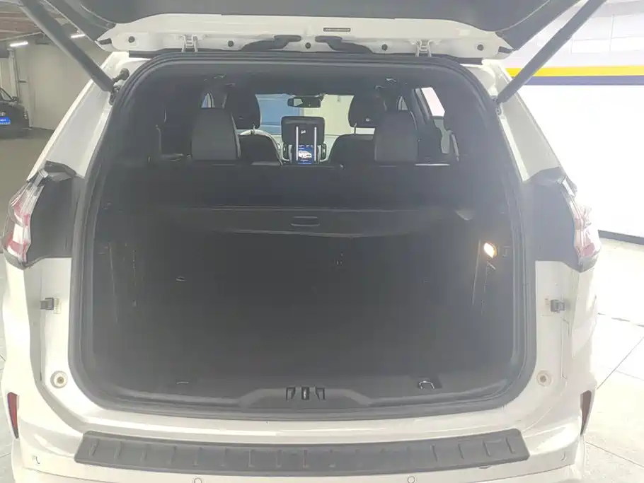 Фото 4 - Ford Edge
