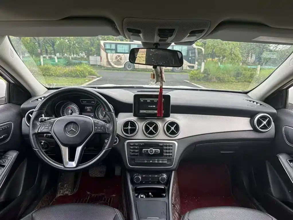 Mercedes-Benz GLA 2015 2015 GLA 200 Fashion