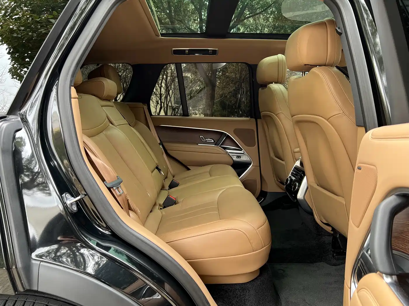 Land Rover Range Rover 2023 3.0 L6 360PS Golden Age Edition фото 13