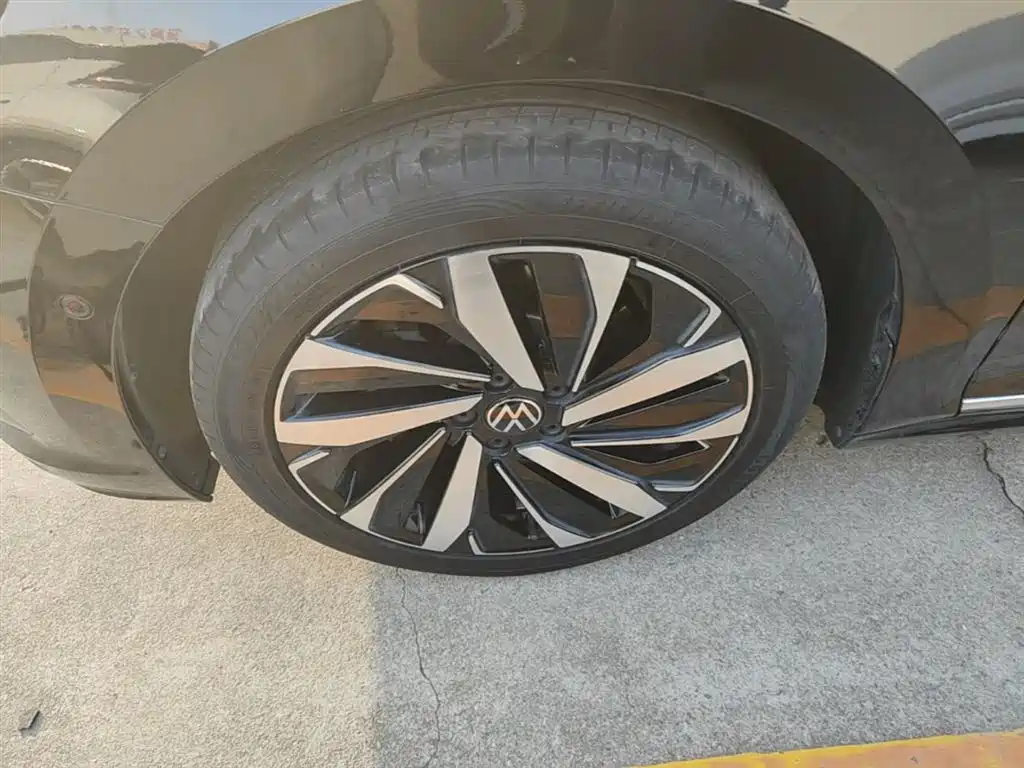 Volkswagen Passat 2022 330TSI Luxury Edition фото 23