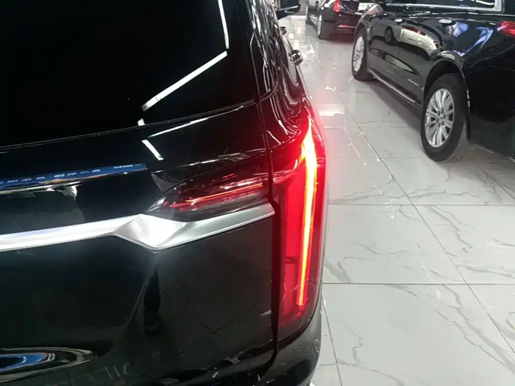 Фото 8 - Cadillac XT6