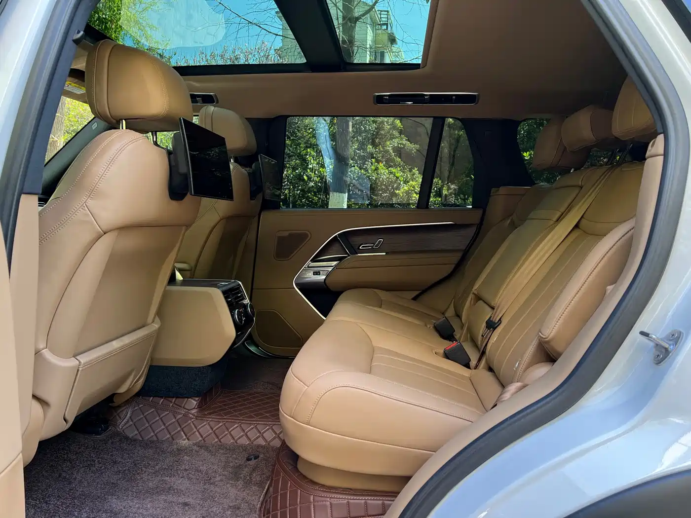 Land Rover Range Rover 2024 3.0 L6 400PS Genesis Extended фото 12