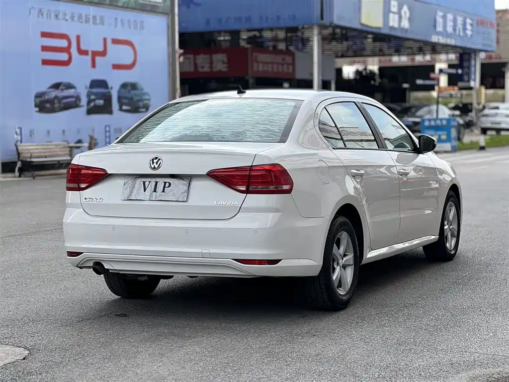 Volkswagen Lavida 2015 1.6L Automatic Trend Edition фото 9