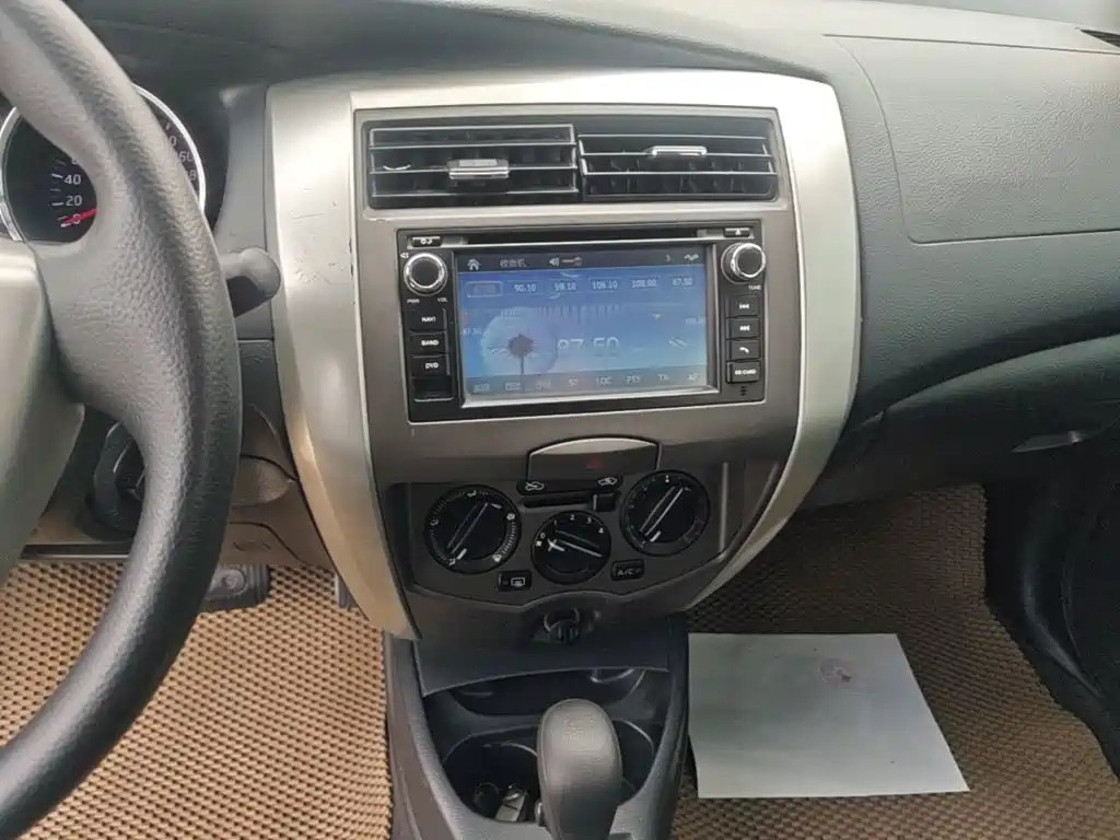 Nissan Livina 2015 2013 Sporty 1.6XV CVT Luxury
